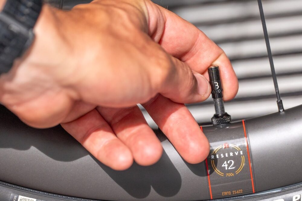 BBB VALVE CAPS CORECAP 2PC/PR Black