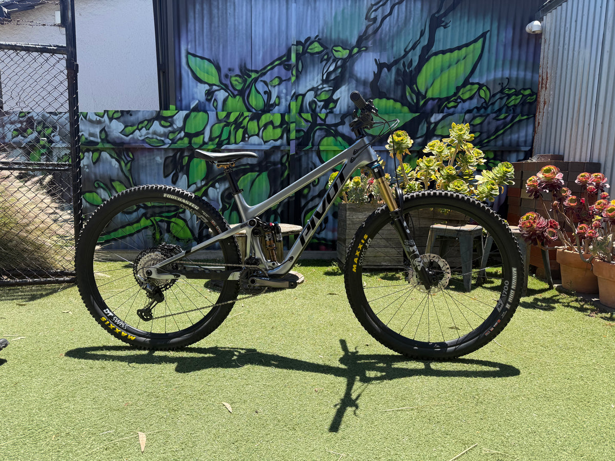 Pivot Mountain Bike Trail 429 Pro XT/XTR Enduro 29 Silver Metallic (Used Bike)
