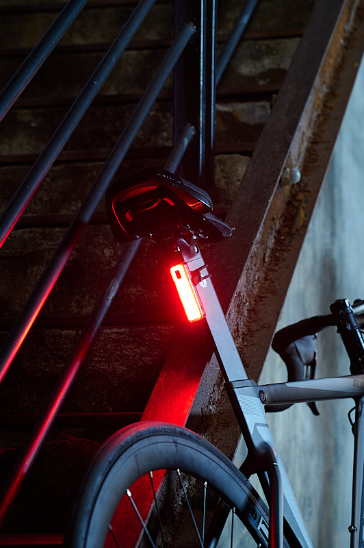 Moon Rear Light Helix Max 250 Lumens – Lofti.com