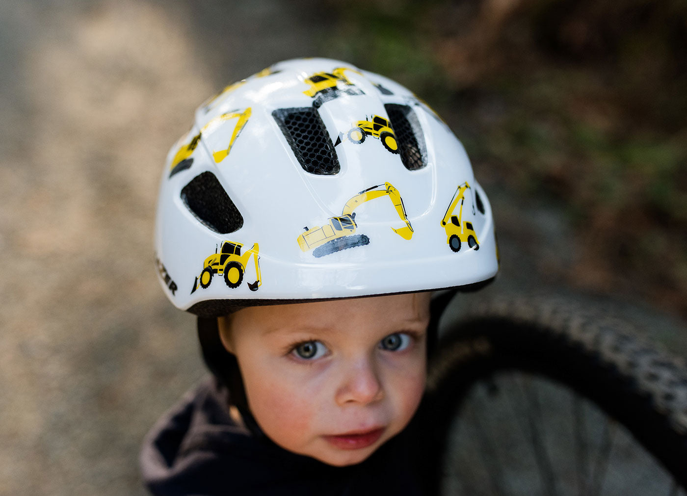 lazer-kids-helmet-pnut-kineticore-diggers-white