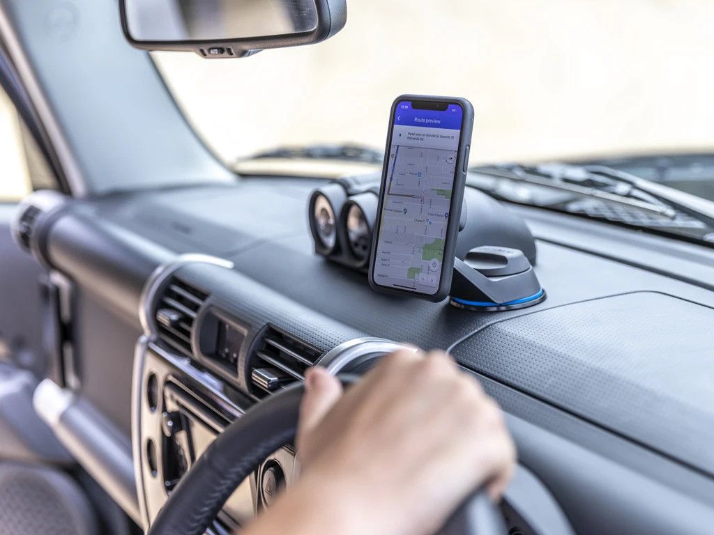 quad-lock-phone-mount-car-windscreen-dash